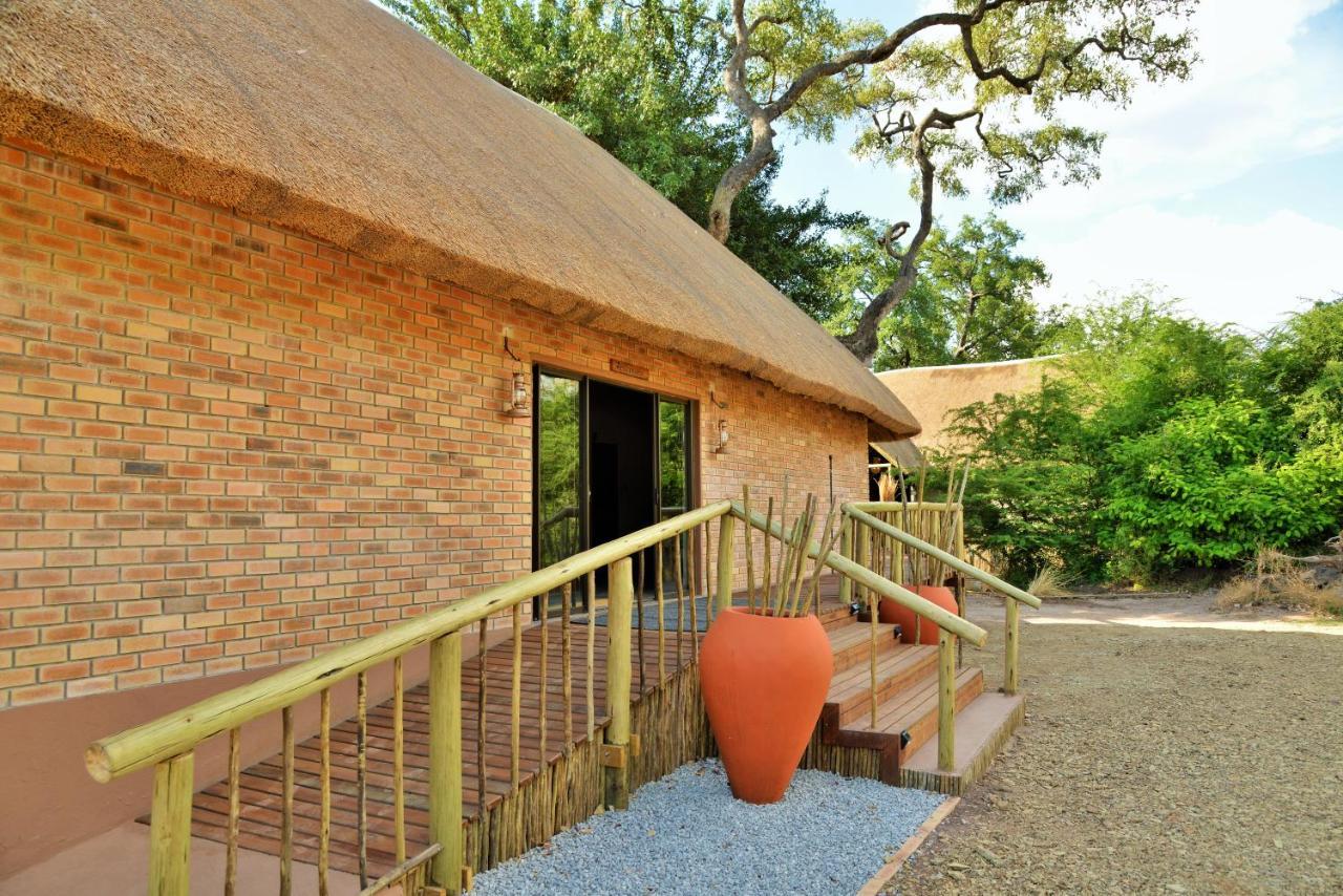 Jackalberry Chobe Hotell Kasane Exteriör bild